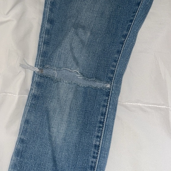 Gap Women's Blue Distressed Jeans size 6 - Picture 2 of 9